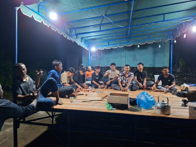 Jelang Malam Idul Fitri 1447 H, Pemuda Gampong Beurabo Siapkan Panggung Takbiran Secara Swadaya