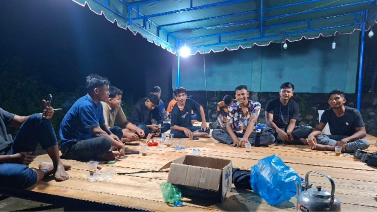 Jelang Malam Idul Fitri 1447 H, Pemuda Gampong Beurabo Siapkan Panggung Takbiran Secara Swadaya